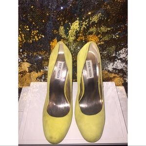STEVE MADDEN suede pumps
